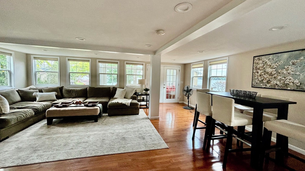 Photo of Livingroom in Paw Paw Lake