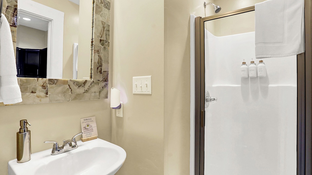 Photo of Bathroom in Babe Denny