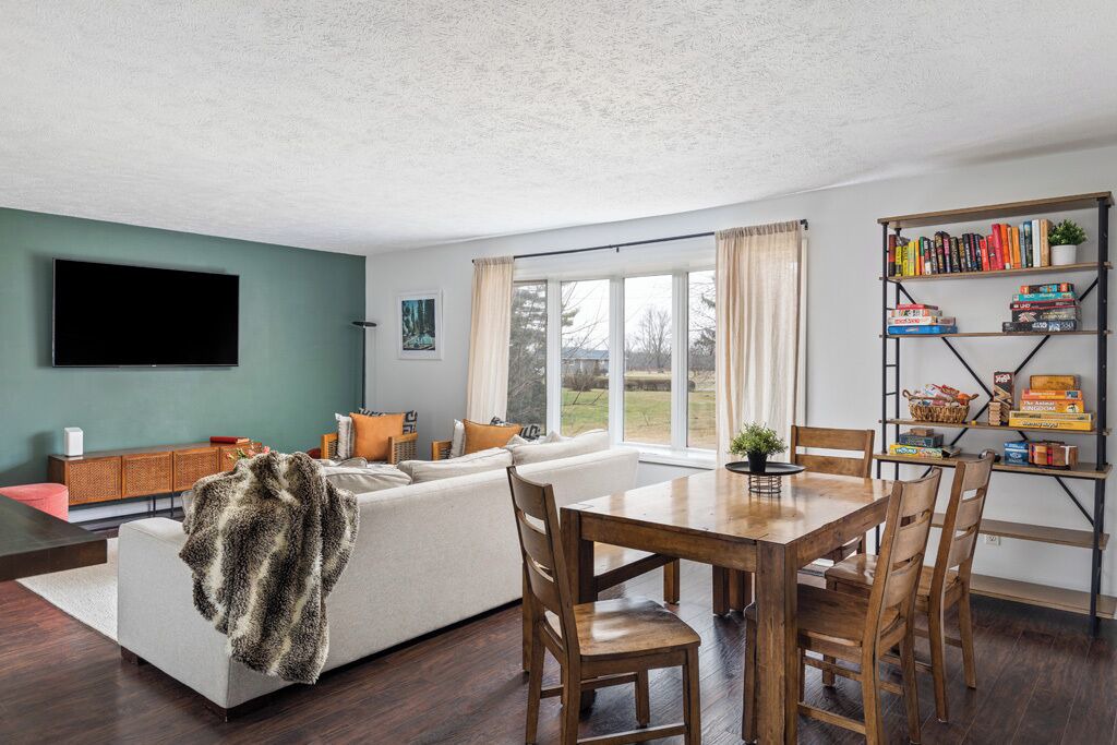 Photo of Livingroom in Bridgman