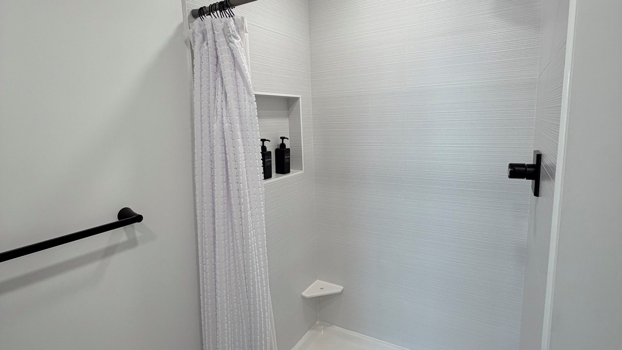 Photo of Bathroom in Lakeview