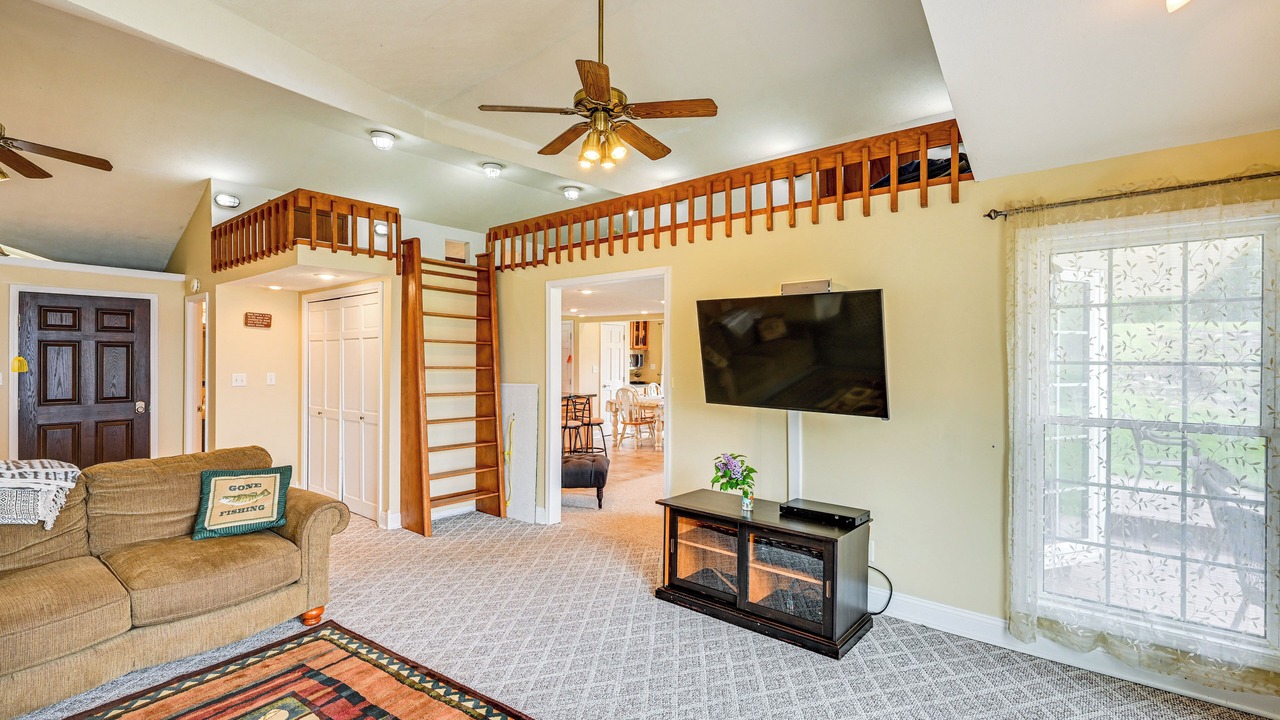Photo of Livingroom in North Webster