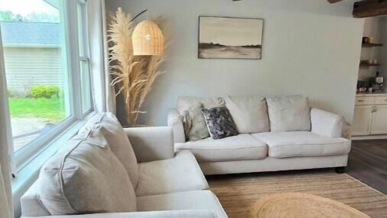 Photo of Livingroom in Enchanted Hills