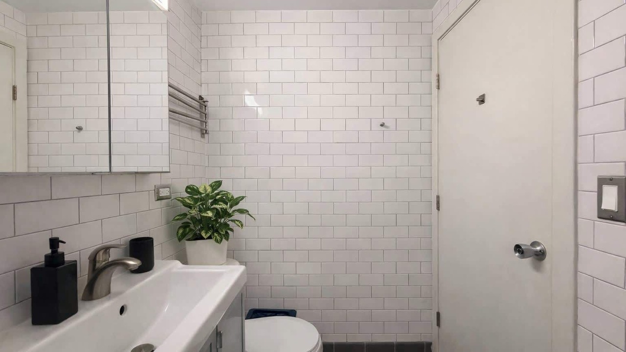 Photo of Bathroom in East Hyde Park