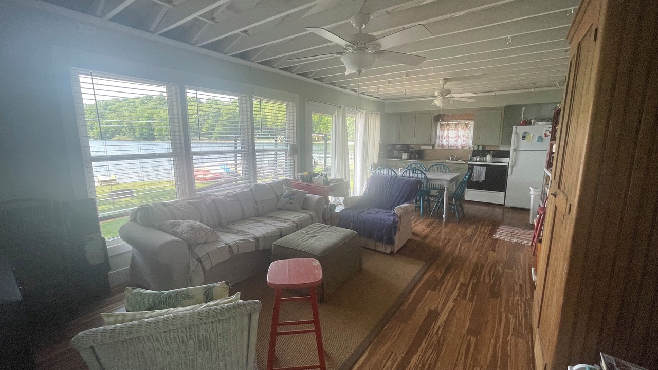 Photo of Livingroom in Delton