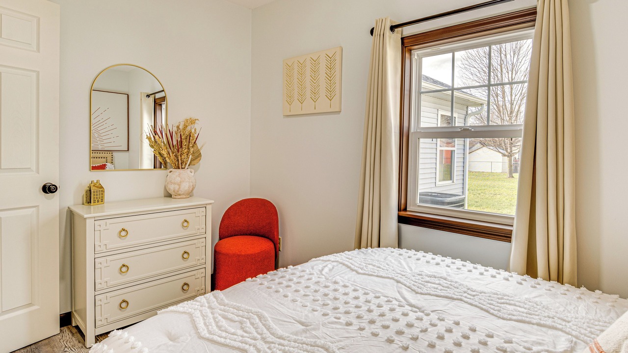 Photo of Bedroom in Connersville