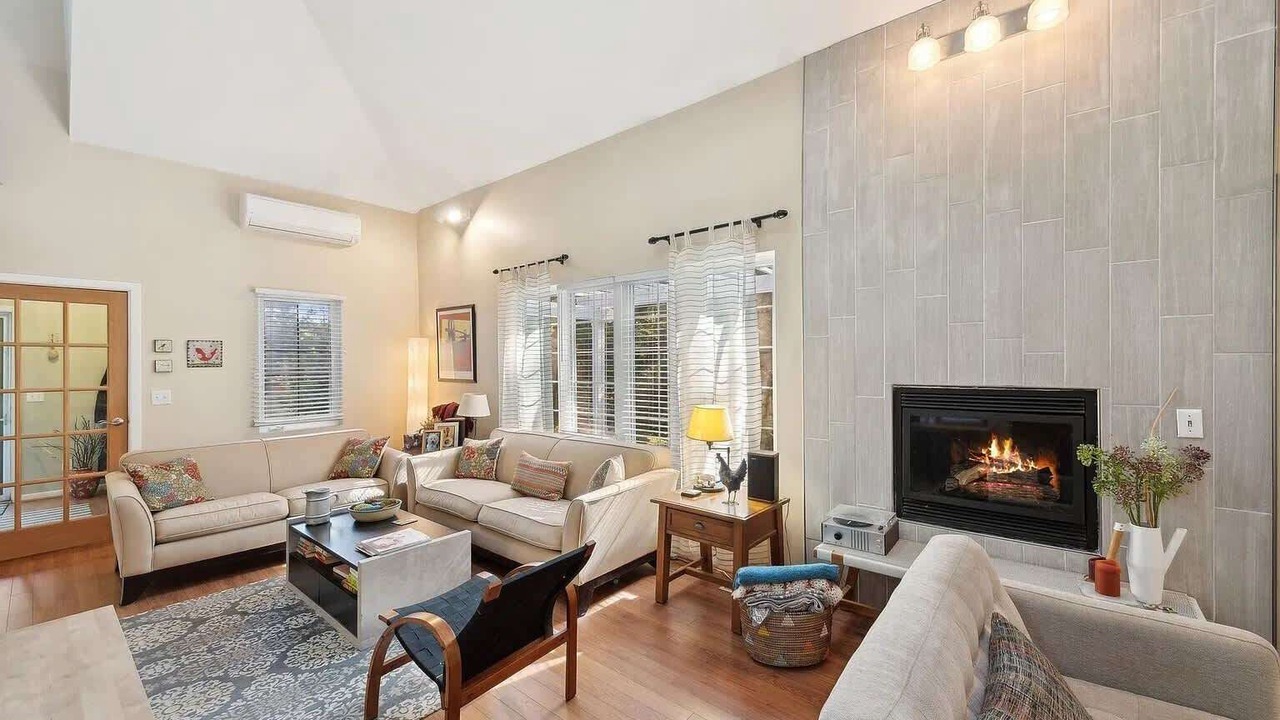 Photo of Livingroom in Grand Beach