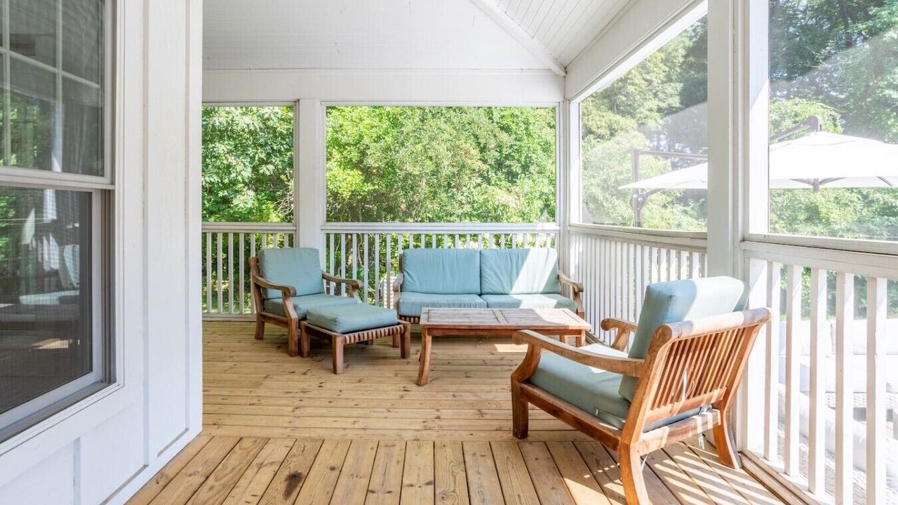 Photo of Patio Balcony in Lakeside