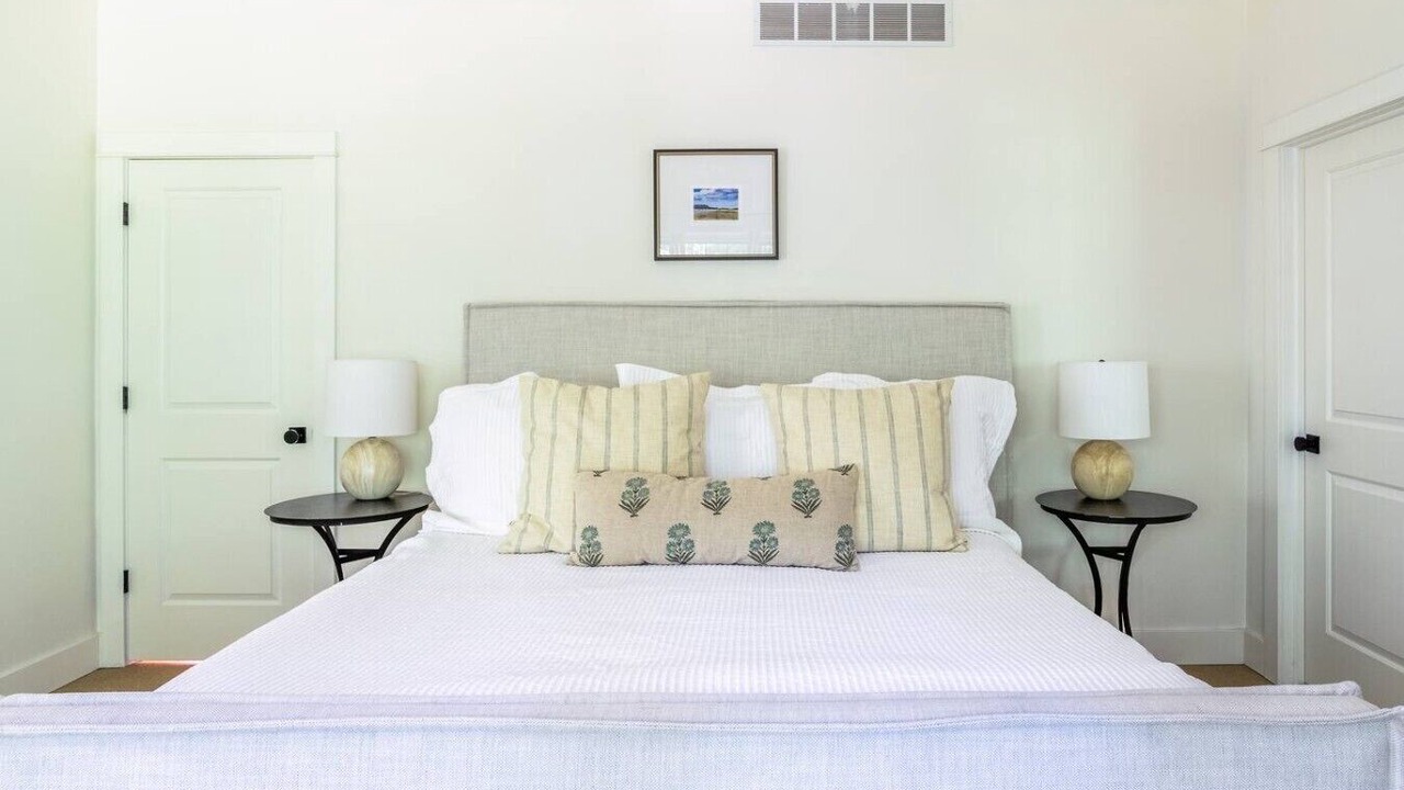 Photo of Bedroom in Lakeside