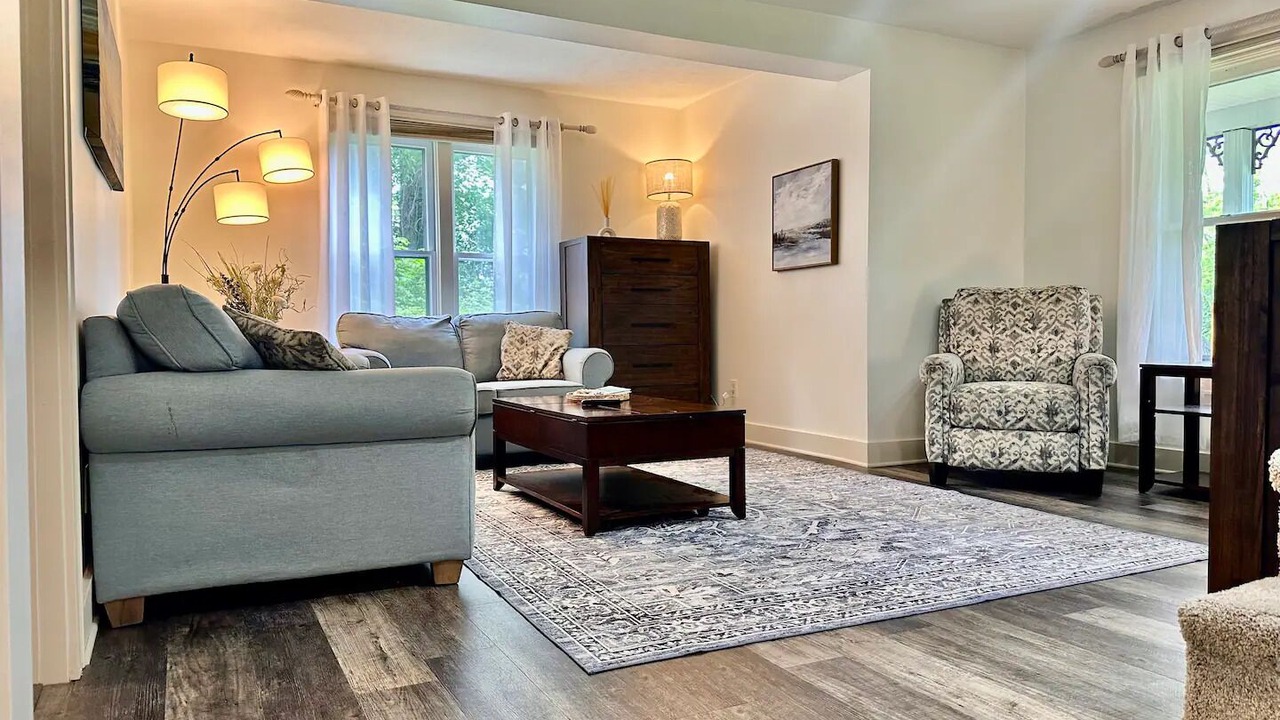 Photo of Livingroom in Montague