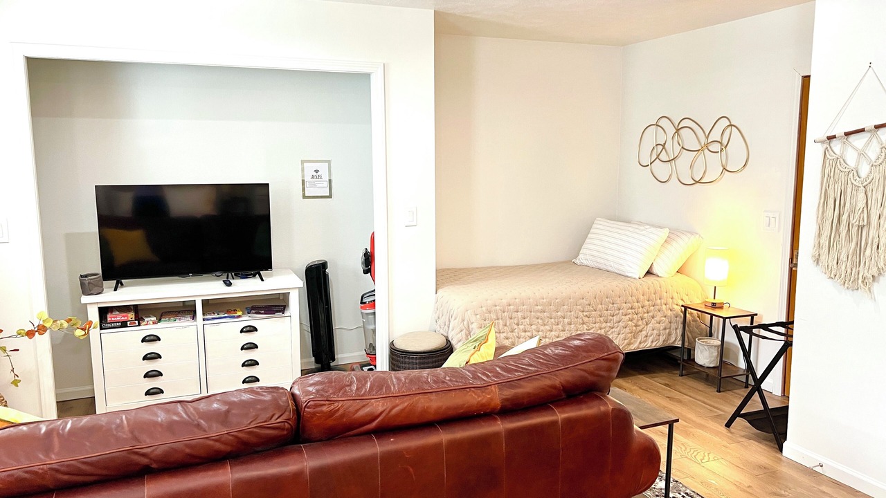 Photo of Livingroom in Norton Shores