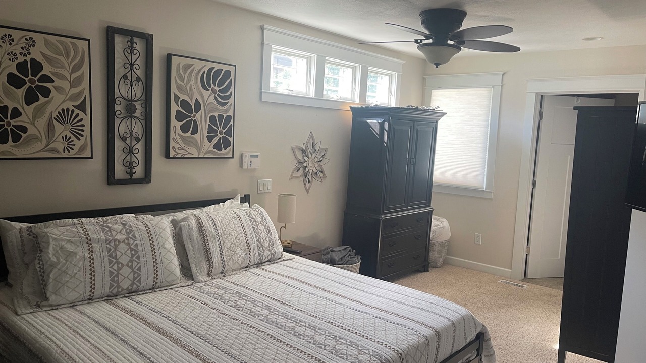 Photo of Bedroom in Niles