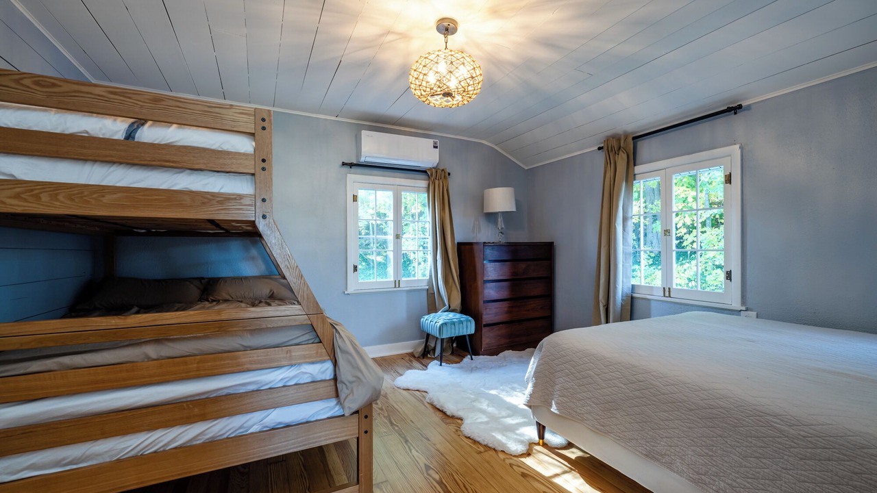 Photo of Bedroom in Paw Paw Lake