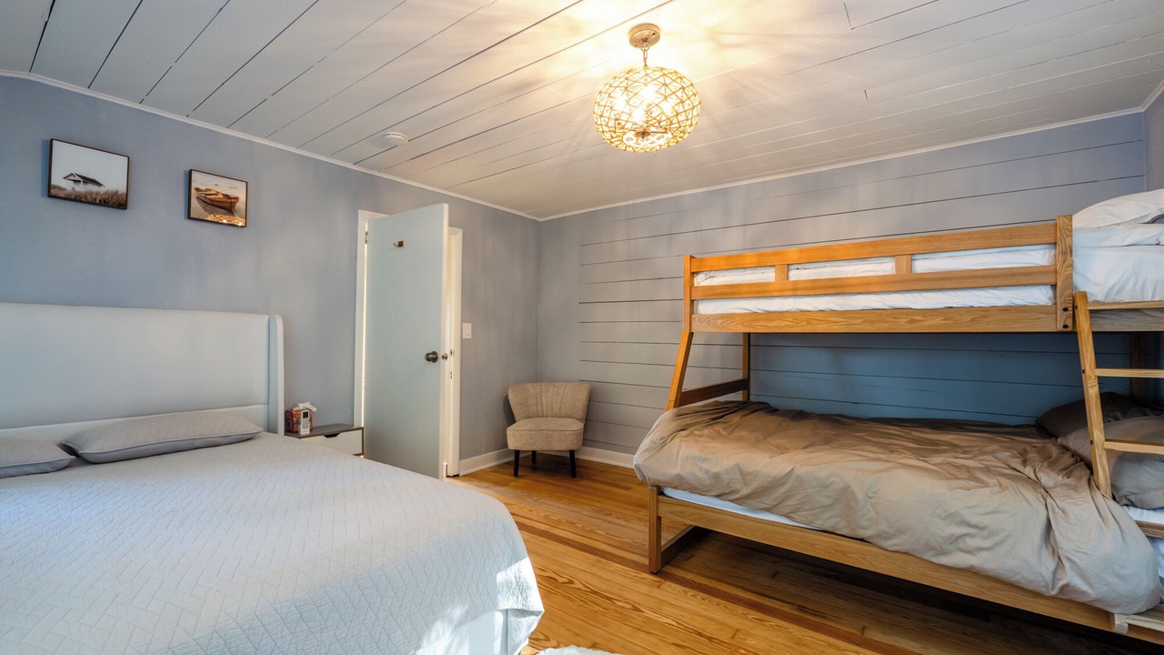 Photo of Bedroom in Paw Paw Lake