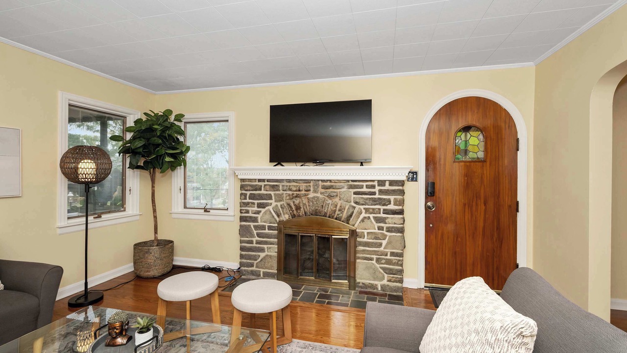 Photo of Bedroom in Roselawn Finance