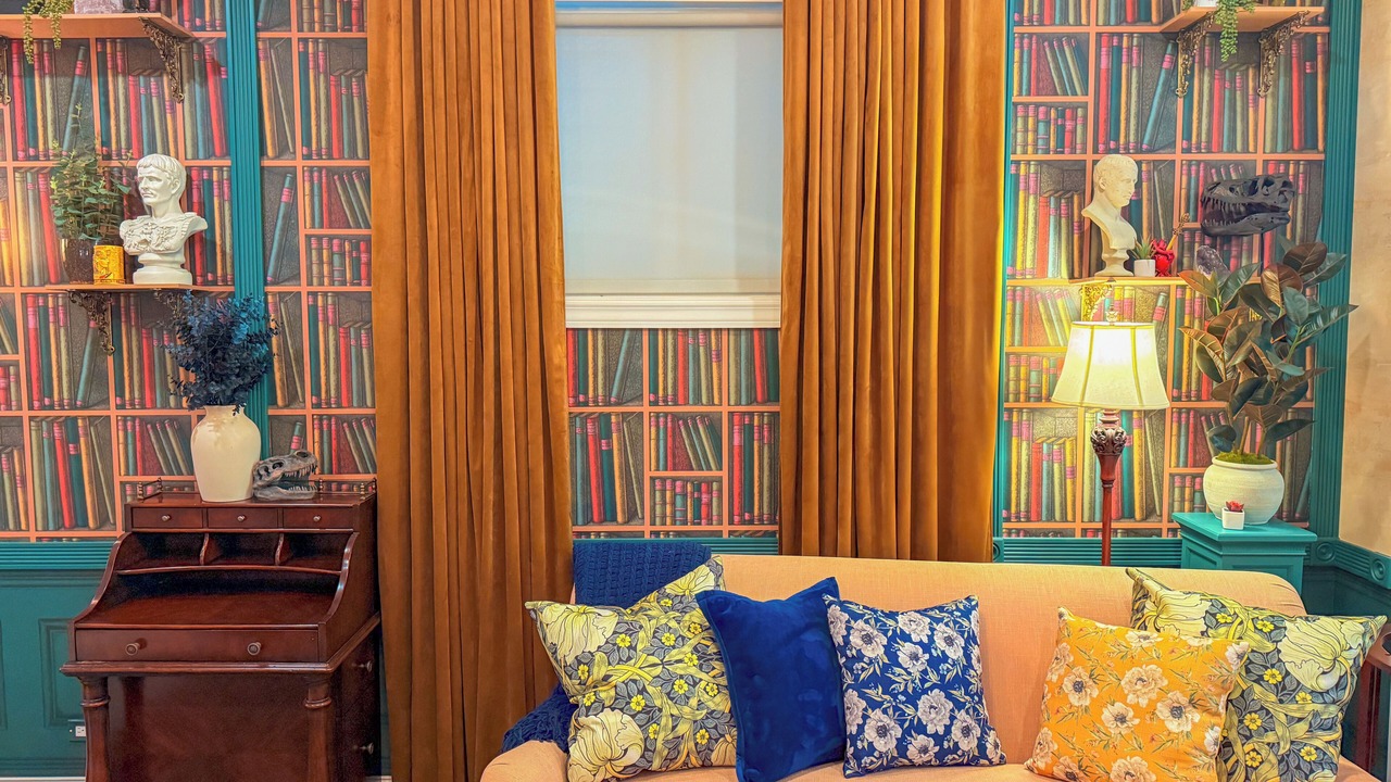 Photo of Livingroom in North Center