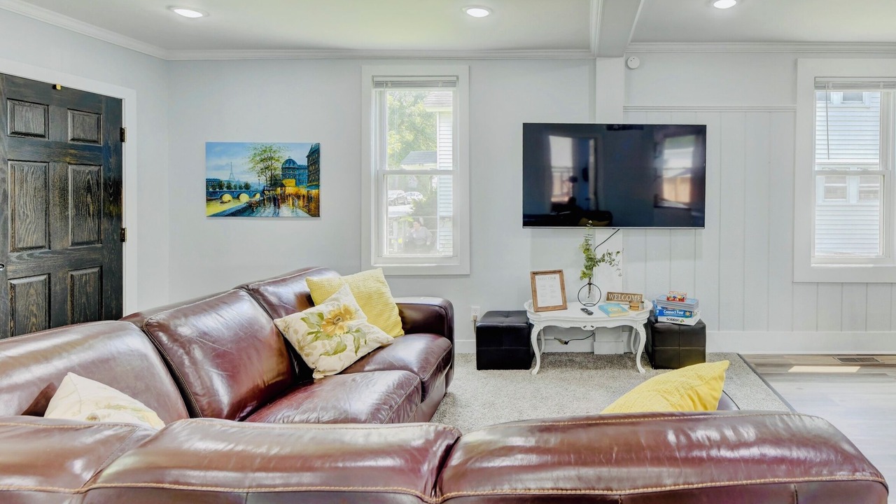 Photo of Livingroom in Michigan City