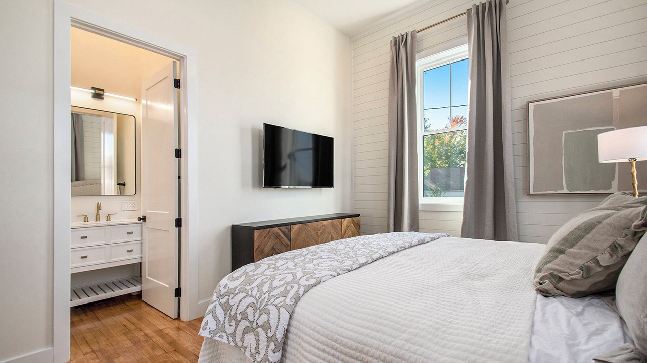 Photo of Bedroom in Three Oaks