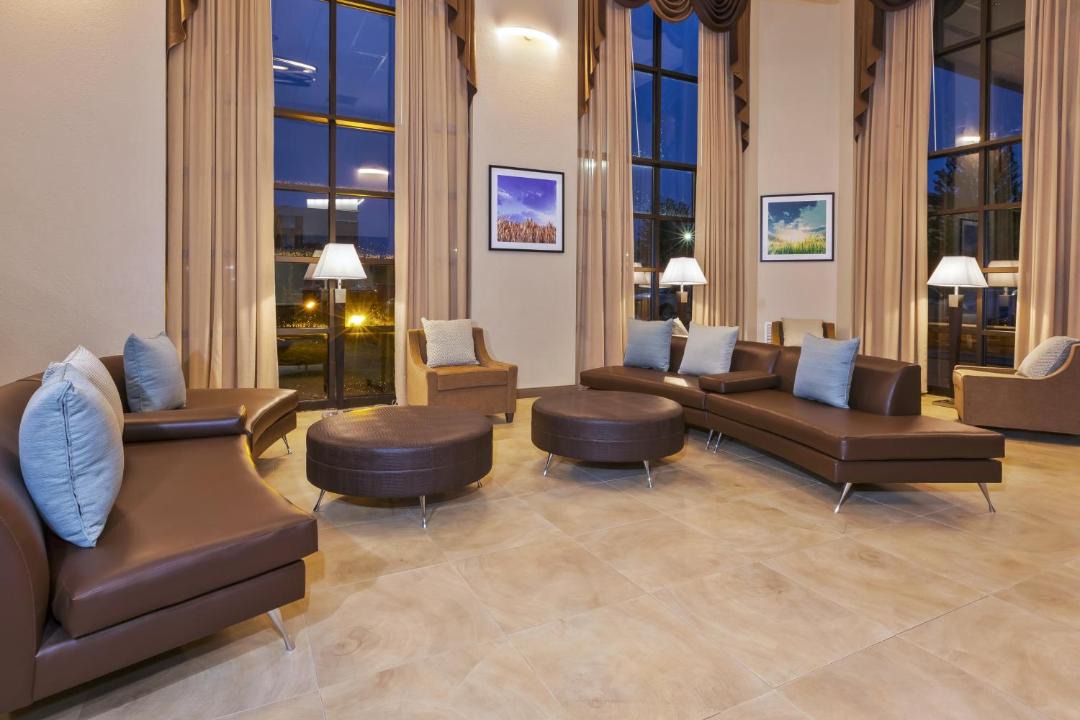 Photo of Livingroom in Forest Hills