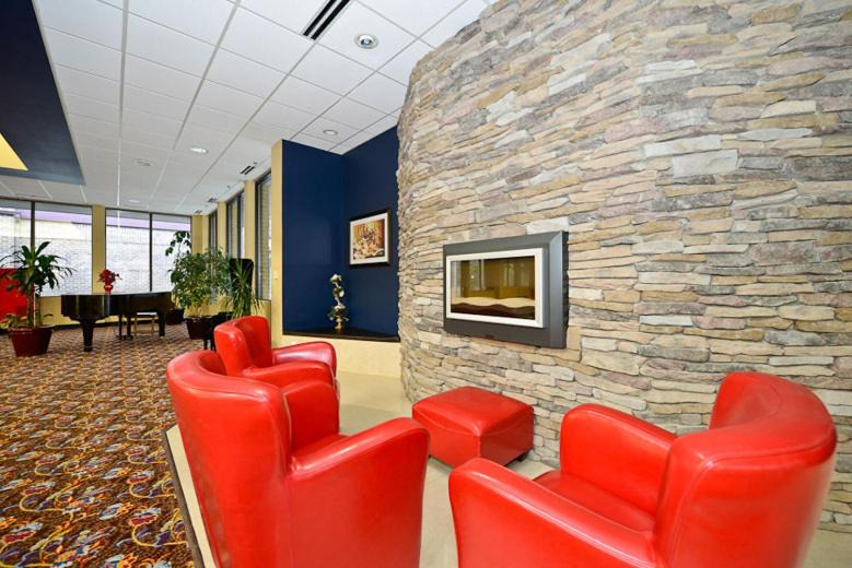 Photo of Livingroom in Lansing