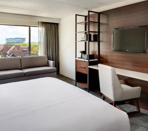 Marriott East At University Place 