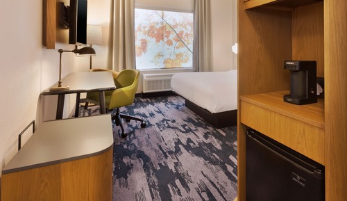 Room, 1 King Bed, Roll-in Shower