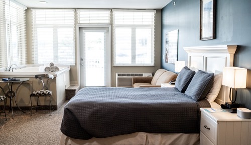 Premium Room, 1 Queen Bed with Sofa bed, Lake View, Corner