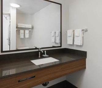 Studio with King Bed, Bathtub and Sofa Bed - Mobility Access/Hearing Accessible