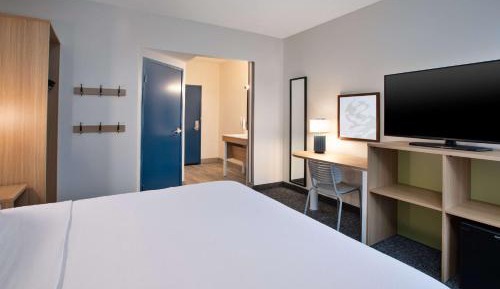 King Room with Mobility Accessible Tub