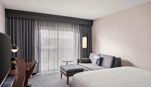 One-Bedroom King Suite