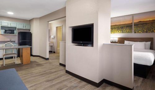 2 Double Beds, Studio Suite, Non-Smoking