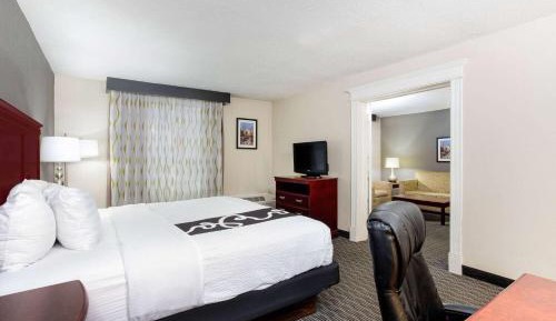 King Suite with Whirlpool - Non-Smoking