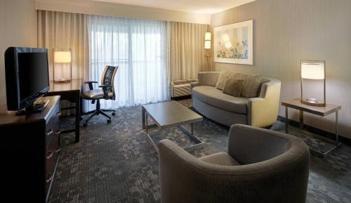 One-Bedroom King Suite with Sofa Bed - Hearing Accessible