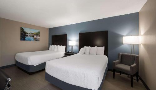 Queen Room with Two Queen Beds and Bath Tub - Disability Access/Non-Smoking 