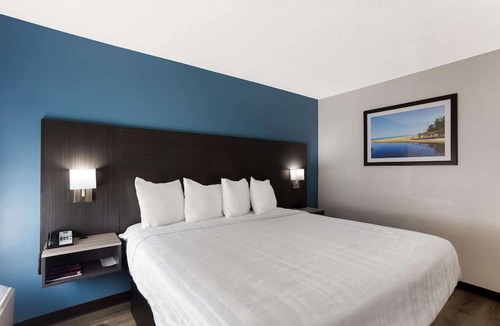 Roseland Hotel | Quality Inn South Bend Near Notre Dame