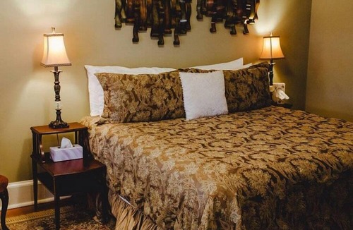 Grand Rapids Bed & Breakfast | The Leonard at Logan