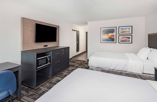 South Bend Hotel | La Quinta Suites by Wyndham South Bend Notre Dame Area