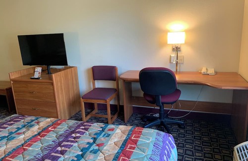 Allegan Hotel | Budget Host Inn