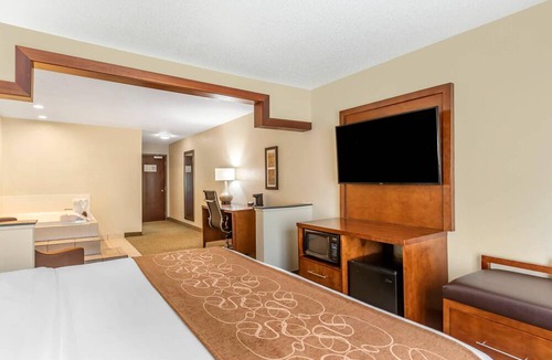Comstock Park Hotel | Comfort Suites Grand Rapids North