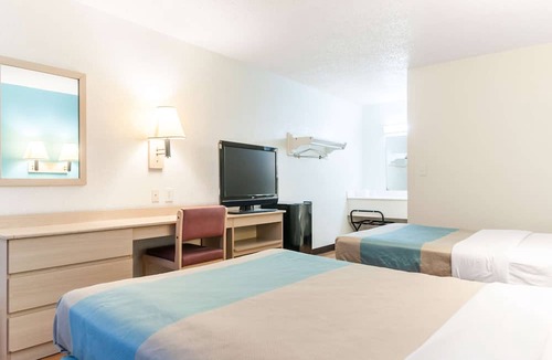 Farmington Hills Hotel | Motel 6 Farmington Hills, MI - Northwest - Farmington Hills