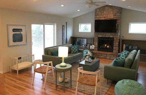 Fennville House | ALLEGAN ORCHARDS Weddings,Retreats,Events,Pool,HotTub,3 Acres,Fireplce,FirePit