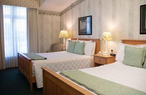 Middlebury Hotel | Essenhaus Inn & Conference Center