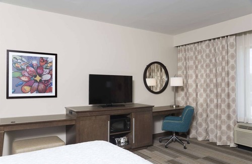 Westfield Hotel | Hampton Inn Westfield