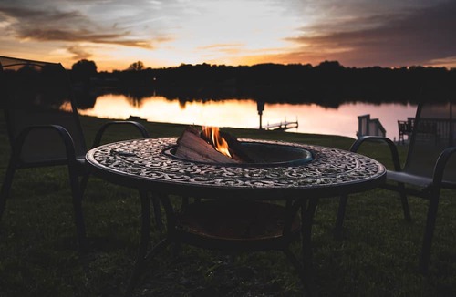 Frontier House | LAKEFRONT! BOOK NOW for a beautiful getaway! Up to 12 Guests - Pets