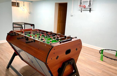 Keller Park House | Pool Kayaks Hot Tub Game Rooms Sleeps 16