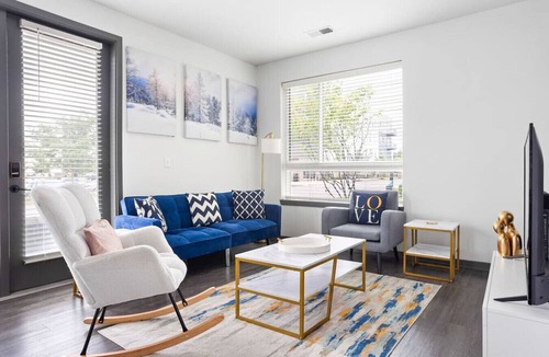 Indianapolis Apartment | Bright & Cozy 2BR Retreat W/parking Broad Ripple