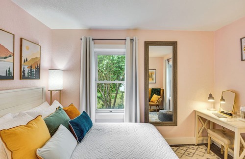 South Bend Cottage | < 1 Mi to Notre Dame: Family-friendly Home!