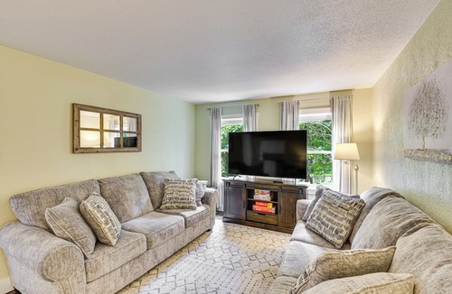 South Bend Cottage | < 1 Mi to Notre Dame: Family-friendly Home!