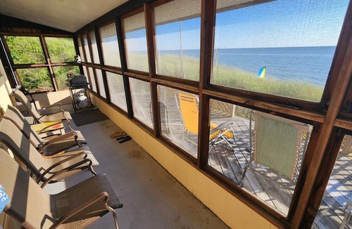 Montague Cottage | Charming 3-bedroom cottage RIGHT ON LAKE MICHIGAN with AC/HEAT/WIFI