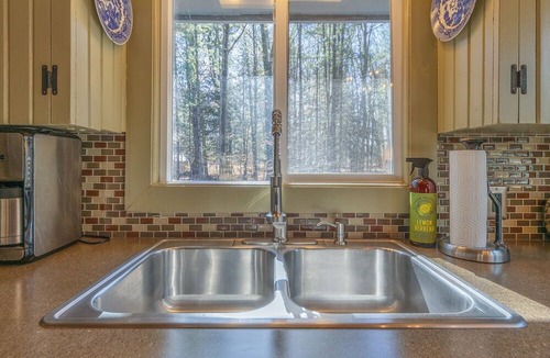 New Richmond House | The Cozy Cottage - pet friendly home with hot tub