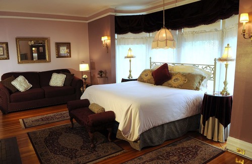 West Washington Bed & Breakfast | Oliver Inn Bed and Breakfast